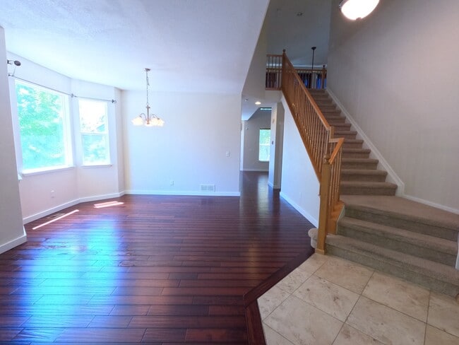 Building Photo - 2215 Harvest St