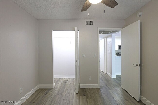 Building Photo - 5305 Summerlin Rd