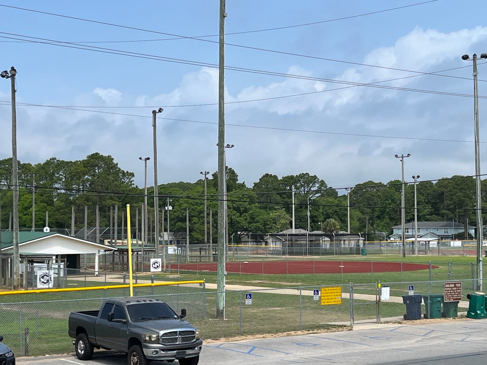 Baseball park 3 blocks away - 27 6th St