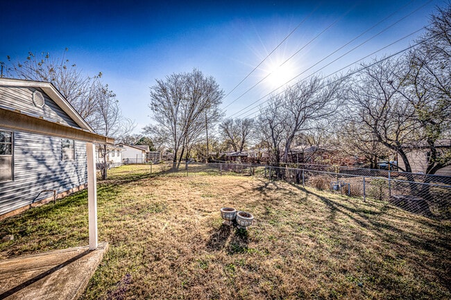 Building Photo - 911 SW 35th St