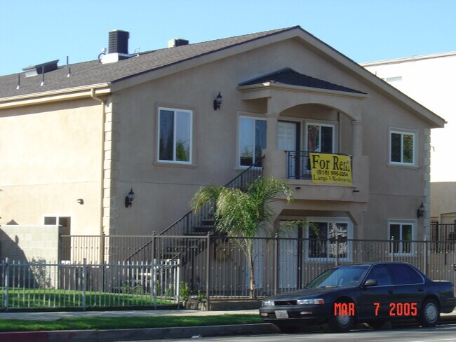 Building Photo - 13806 Vanowen St