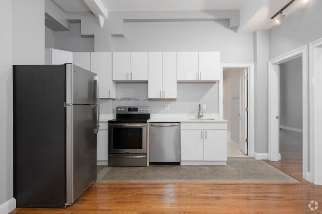 2BR, 1BA - 800SF - Kitchen - Bulldog Apartments