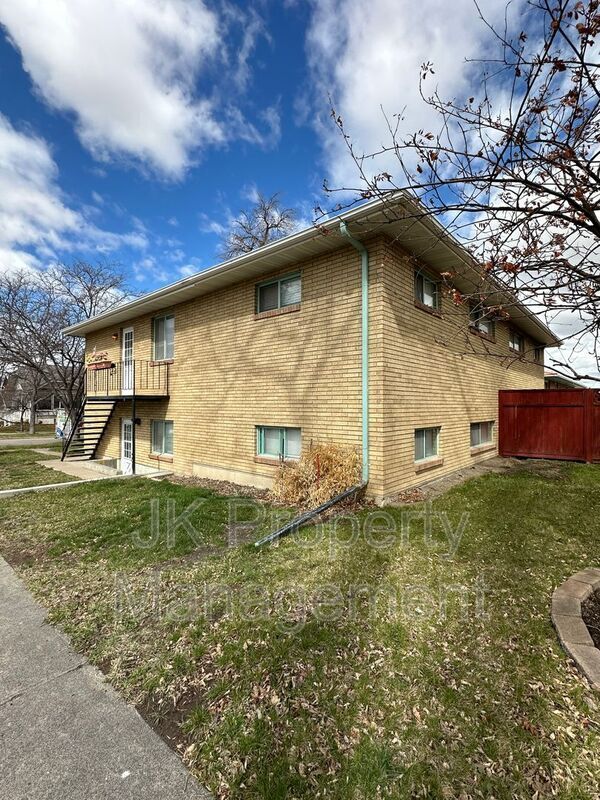 Building Photo - 23 11th St S