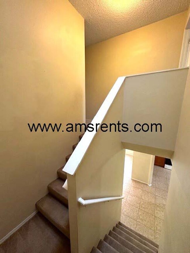 Building Photo - 3 bedroom Townhouse in Orlando