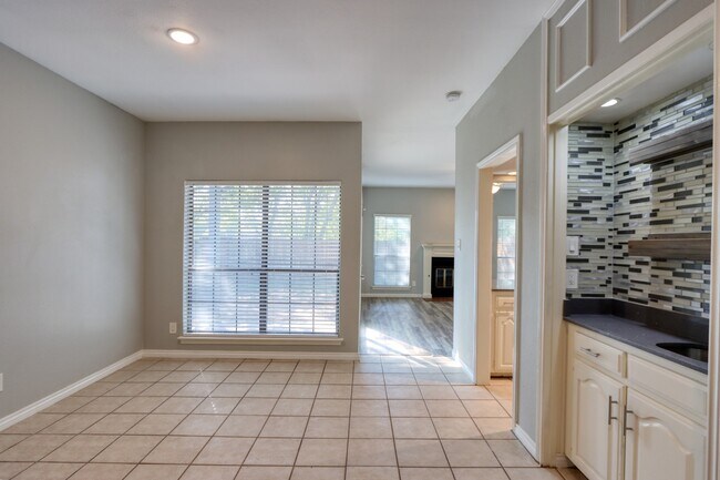 Building Photo - 317 Benjamin St