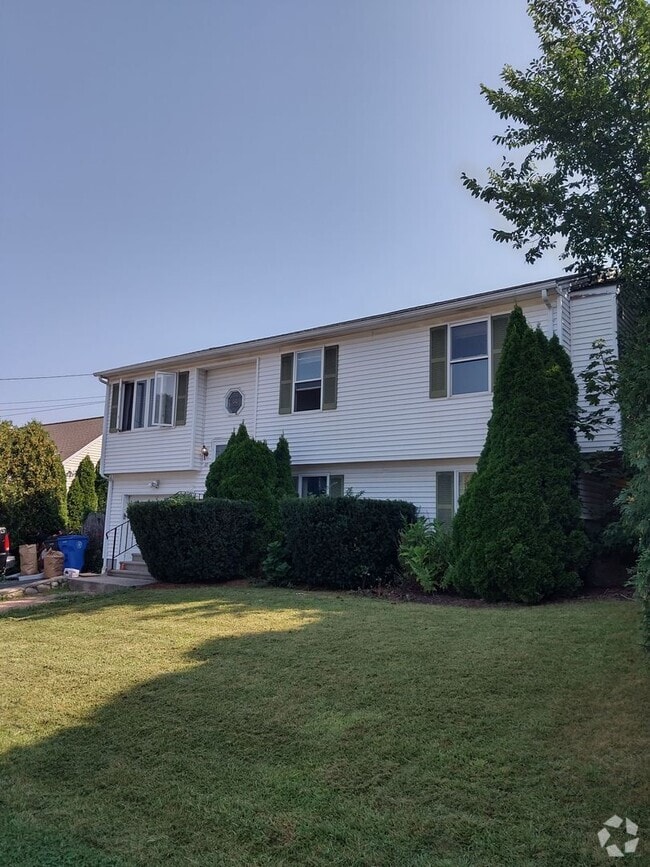Building Photo - ****Cranston West/Stonehill - Single Famil...
