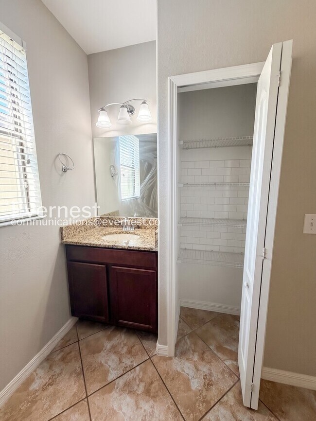 Building Photo - 4 Bed & 3 Bath Home with Fenced Yard and Modern Amenities / Voucher Accepted / No Pets Allowed / ...