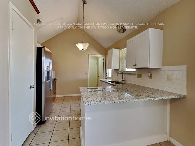 Building Photo - 525 E Jay Ct