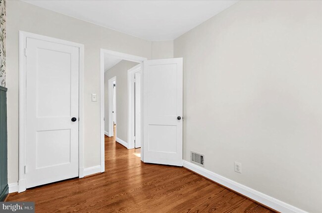 Building Photo - 312 Small Ct