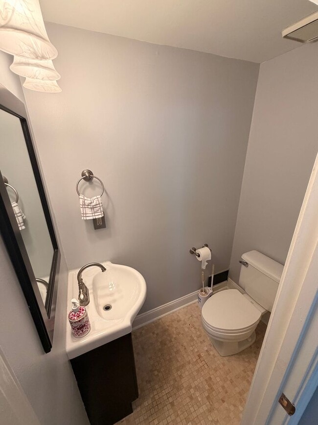 Building Photo - Wonderful Midtown Atlanta 2 Bed 2.5 Bath Townhouse!