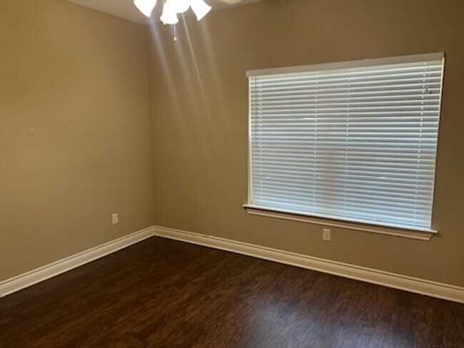 Building Photo - 3940 Mobley Cir