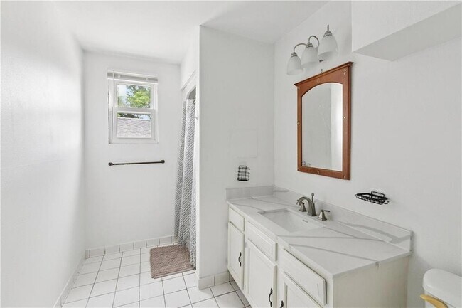 Building Photo - 1123 Hillary St