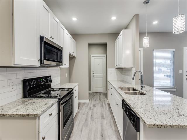 Building Photo - 3207 Karen St