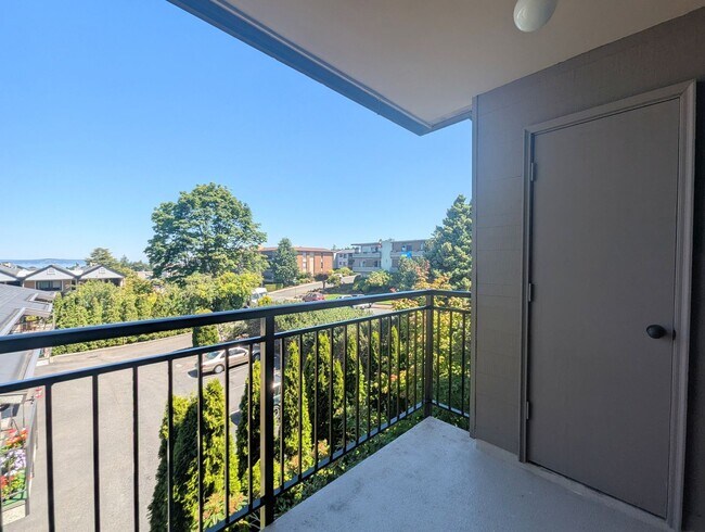 Building Photo - 1bd/1ba Edmonds Condo