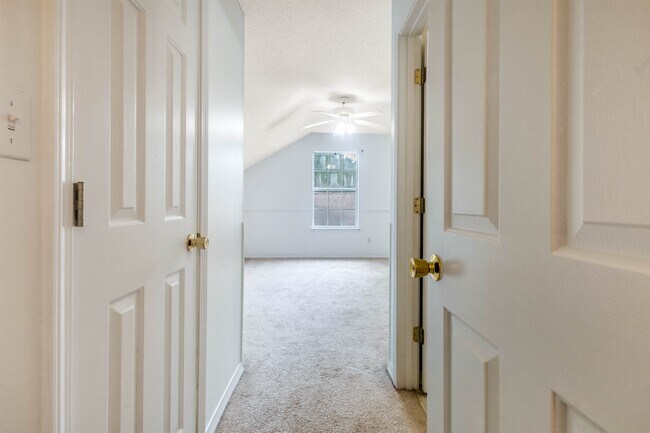 Building Photo - 873 Brande Ct