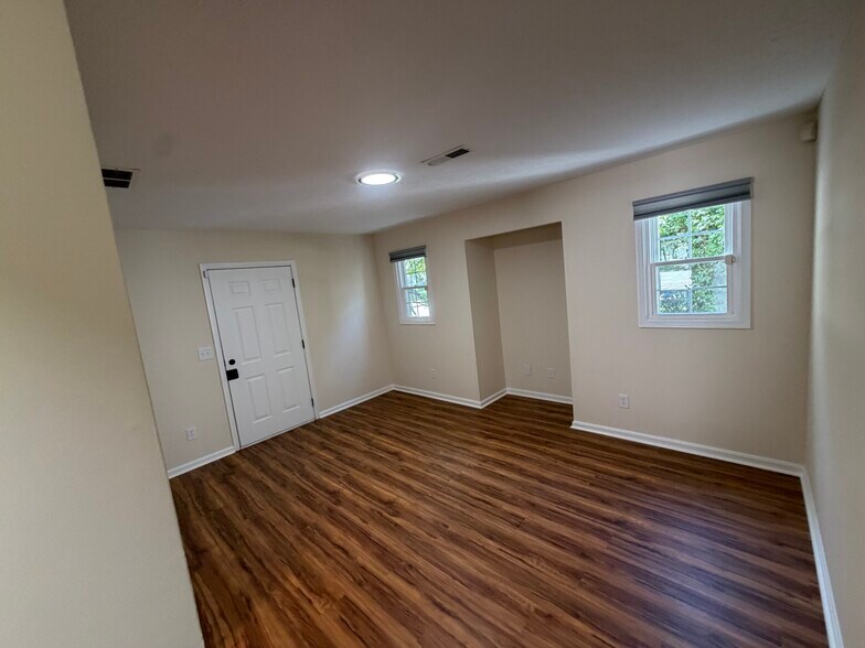 Building Photo - 8148 Chester Pky