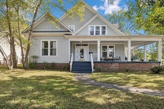 Building Photo - 920 Silverdene Pl