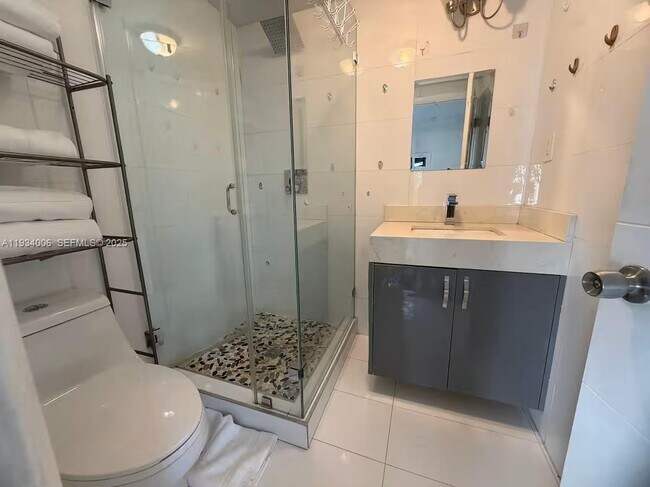 Building Photo - 2520 SW 20th St