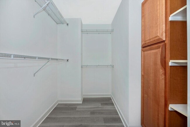 Building Photo - 910 McLendon Dr