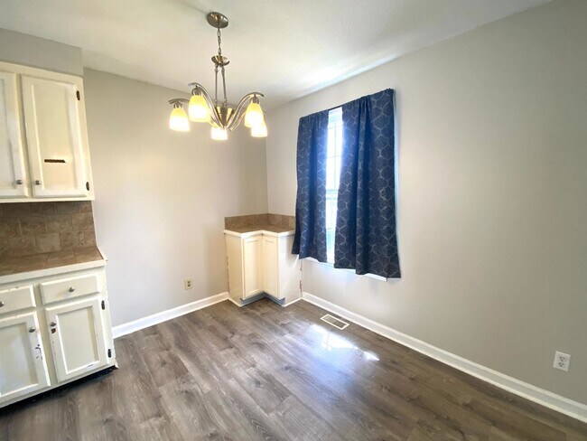 Building Photo - 2719 Knob Ct