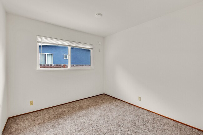Building Photo - 1163 Crespi Dr