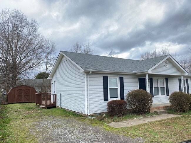 Building Photo - Newly Remodeled! 3Bdr/2Ba Home
