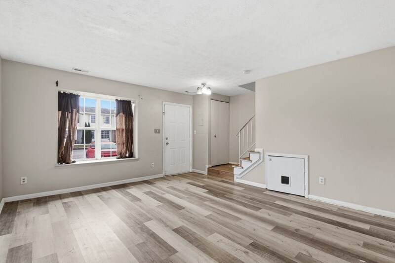 Building Photo - 72 Chelmsford Ct