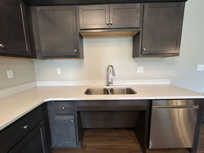 Building Photo - $1,350 | 1 Bedroom, 1 Bathroom Condo | Dog...