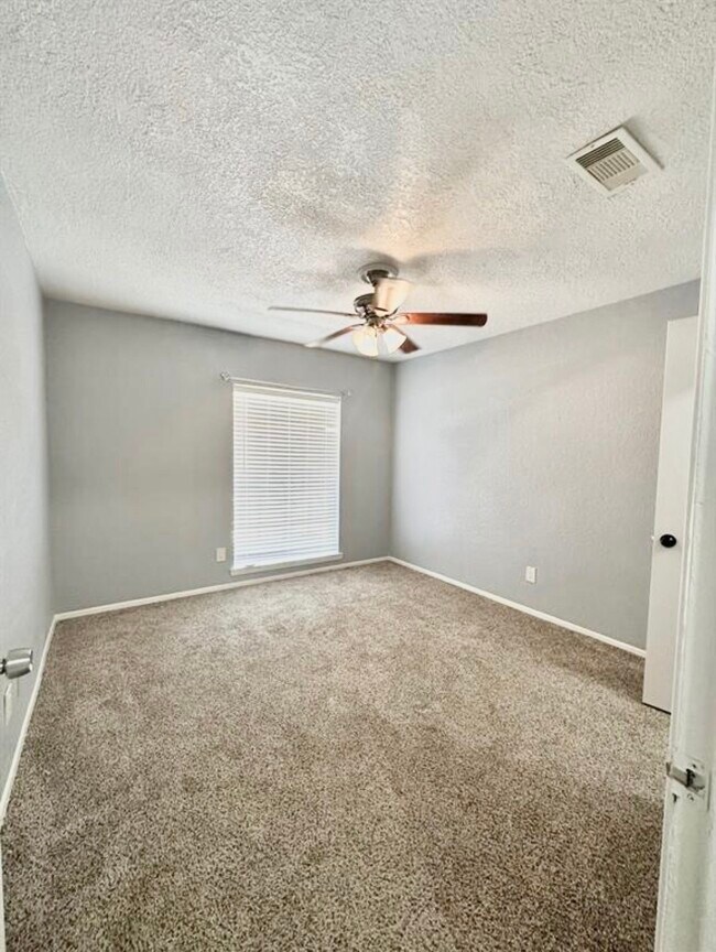 Building Photo - 16110 White Star Dr