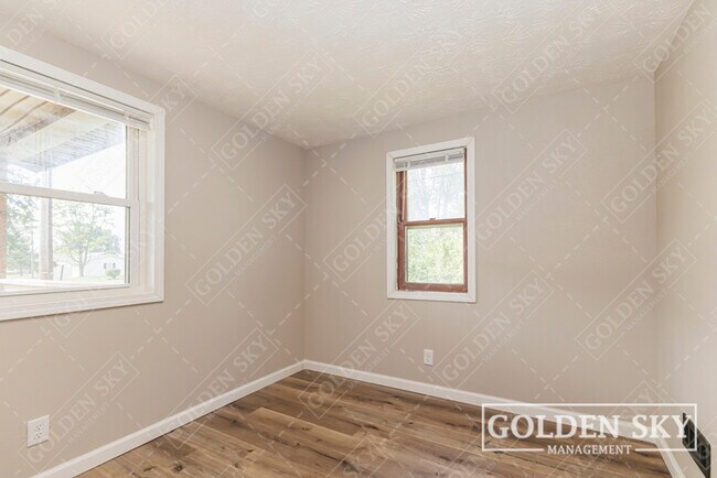 Building Photo - 306 N Mulberry St