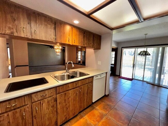 Building Photo - 320 Columbus Cir