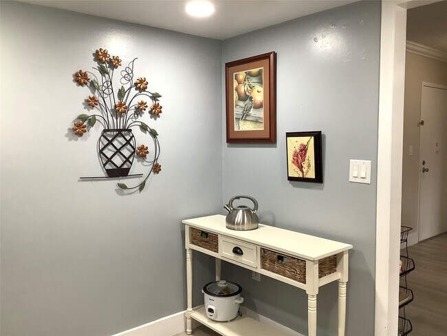 Building Photo - 4174 Inverrary Dr