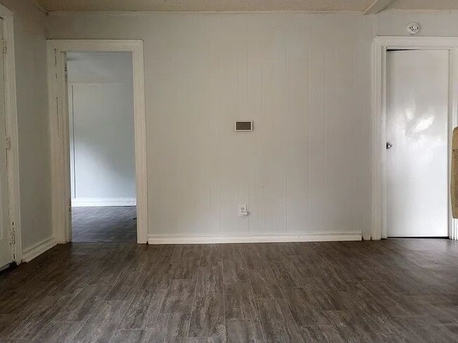 Building Photo - 98 Camp Cir