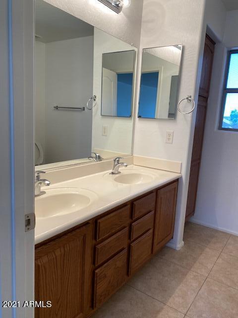 Building Photo - 40882 W Robbins Dr