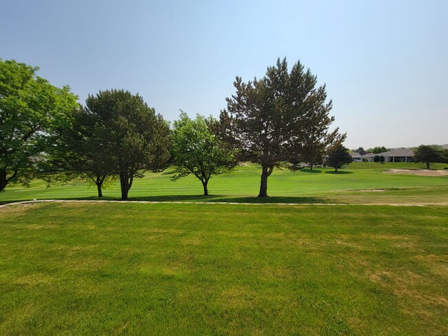 Building Photo - Canyon Lakes on the Golf Course