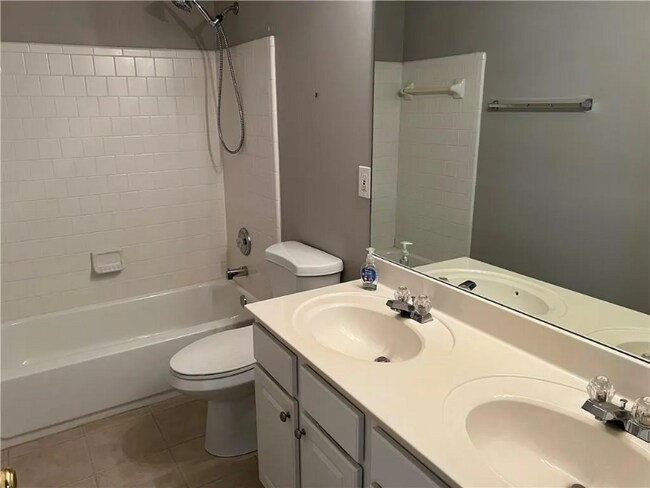 Building Photo - 4030 Ridgefair Dr