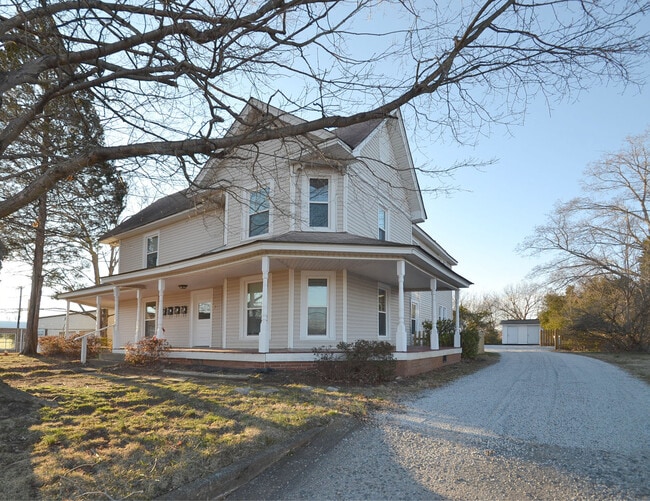 Building Photo - Downtown China Grove -Maint St- 1 bedroom ...