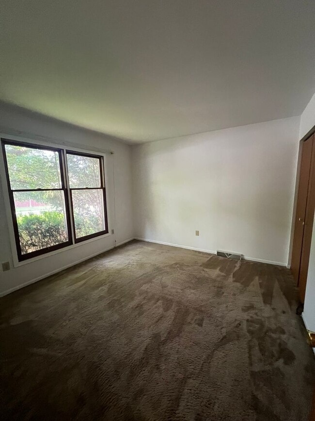 Building Photo - 2 Bedroom Townhome in Carlisle