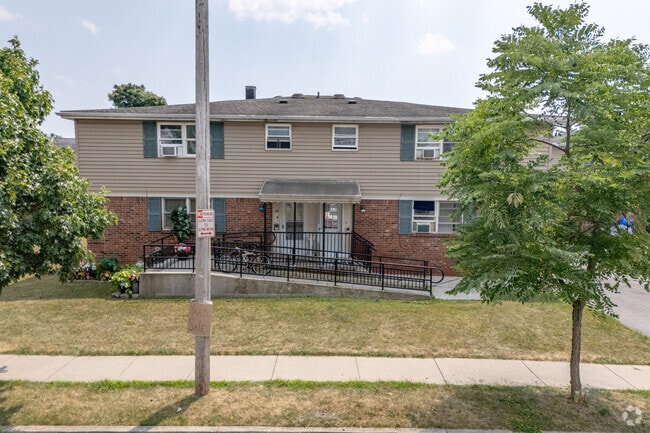 Building Photo - Holling Homes