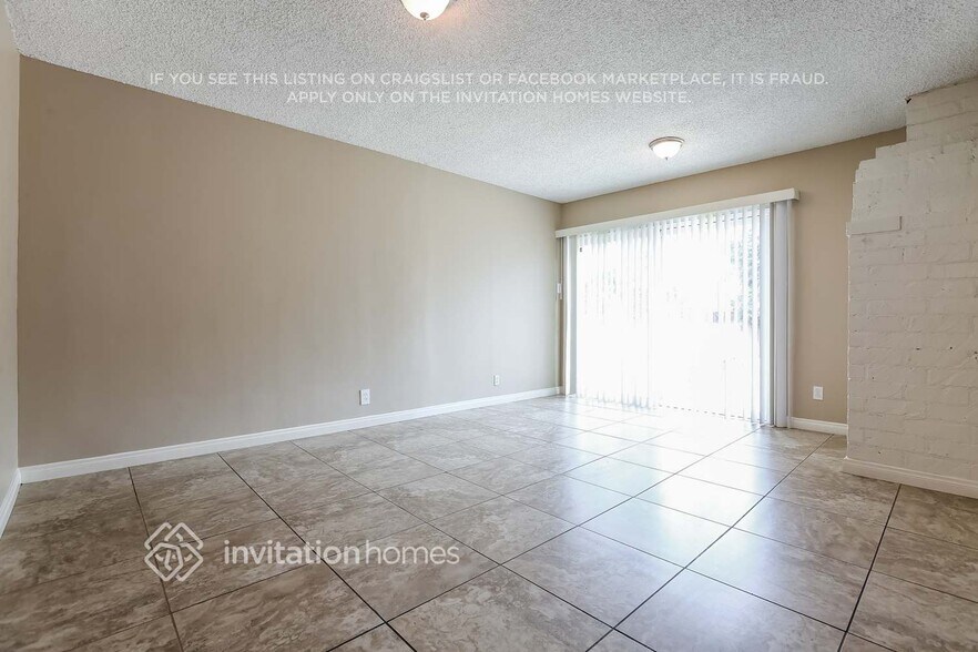 Building Photo - 15040 Valerio St