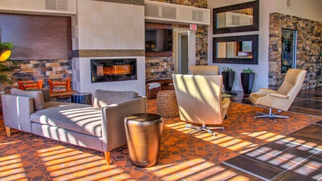 Building Photo - 10950 N La Cañada Dr