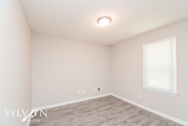 Building Photo - The living is easy in this 3 bedroom, 2 ba...