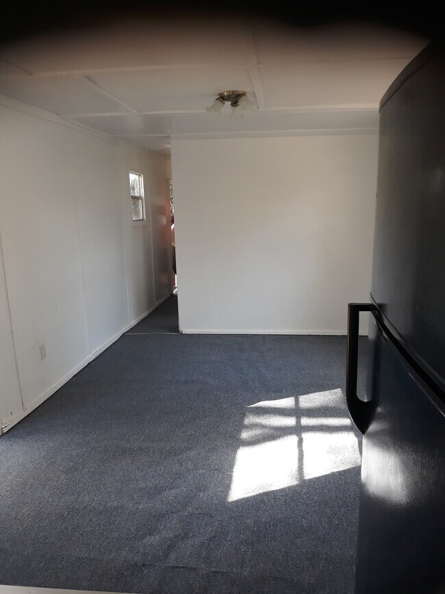 Building Photo - 5355 New Kings Rd