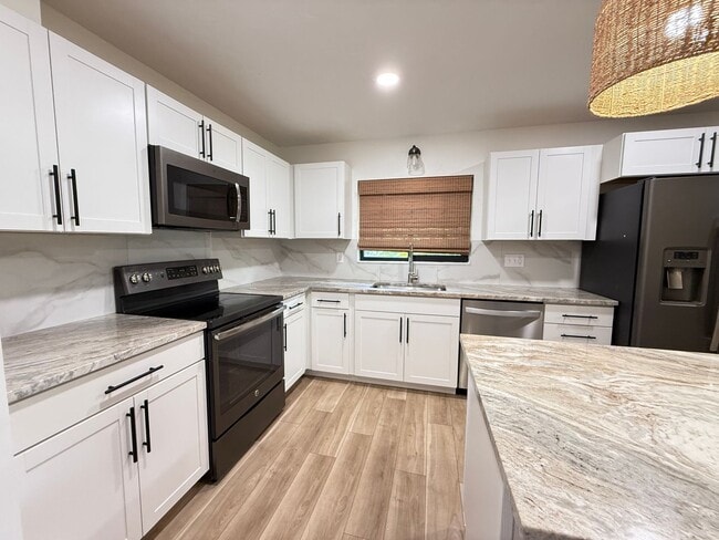 Building Photo - IMG Golf Course 2/2 Condo at Valencia Gard...