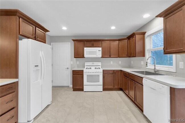 Building Photo - 940 Reserve Rd