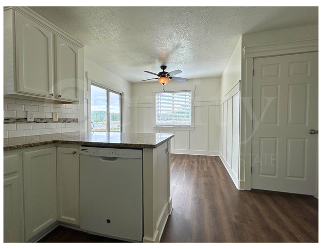 Building Photo - 8045 N Plum Creek Dr