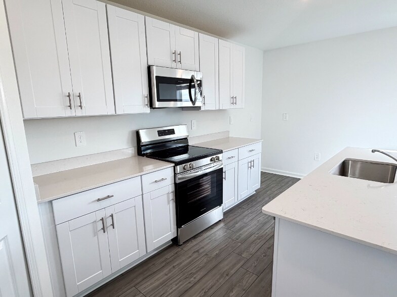 Building Photo - 4212 SW 82nd Ln