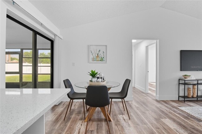 Building Photo - 205 Red Maple Dr