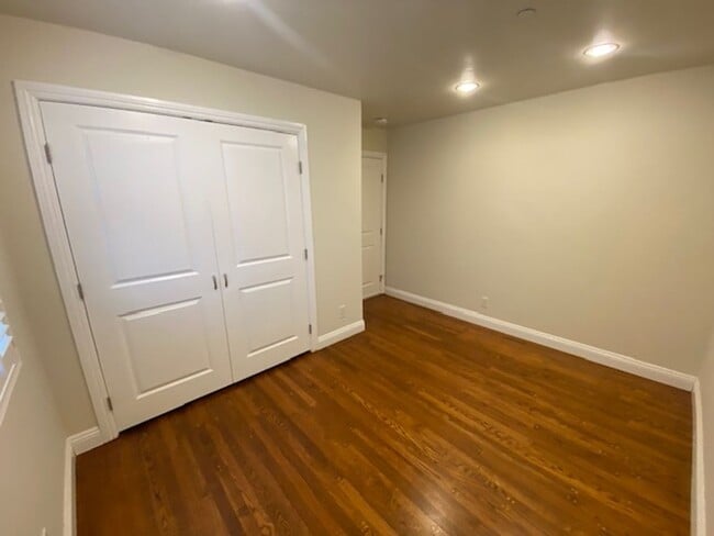 Building Photo - 1122 Miles Ave