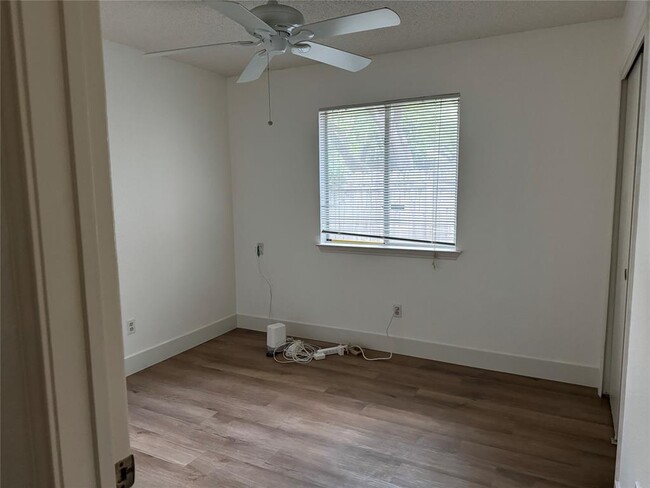 Building Photo - 709 Shade Tree Dr